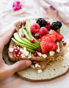 avocado茄子 toast与Berries{双路}